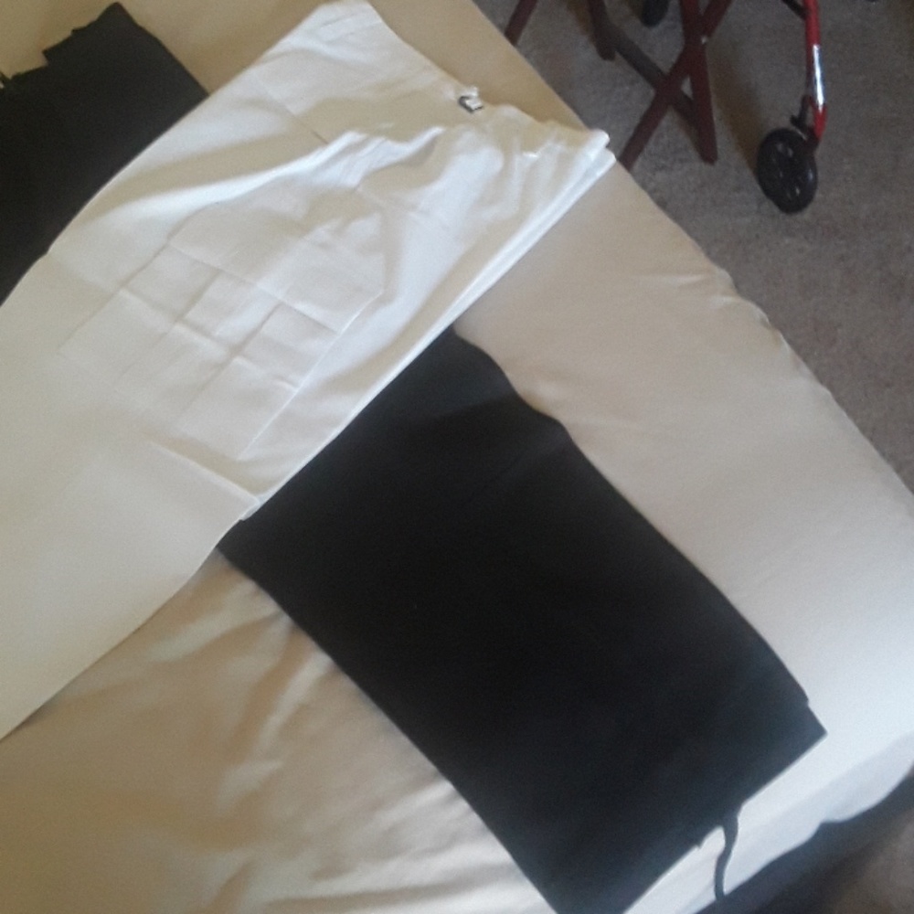 2 pair of pants with cargo pockets
